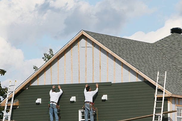Professional Siding Contractor technician working in Bishopville, SC